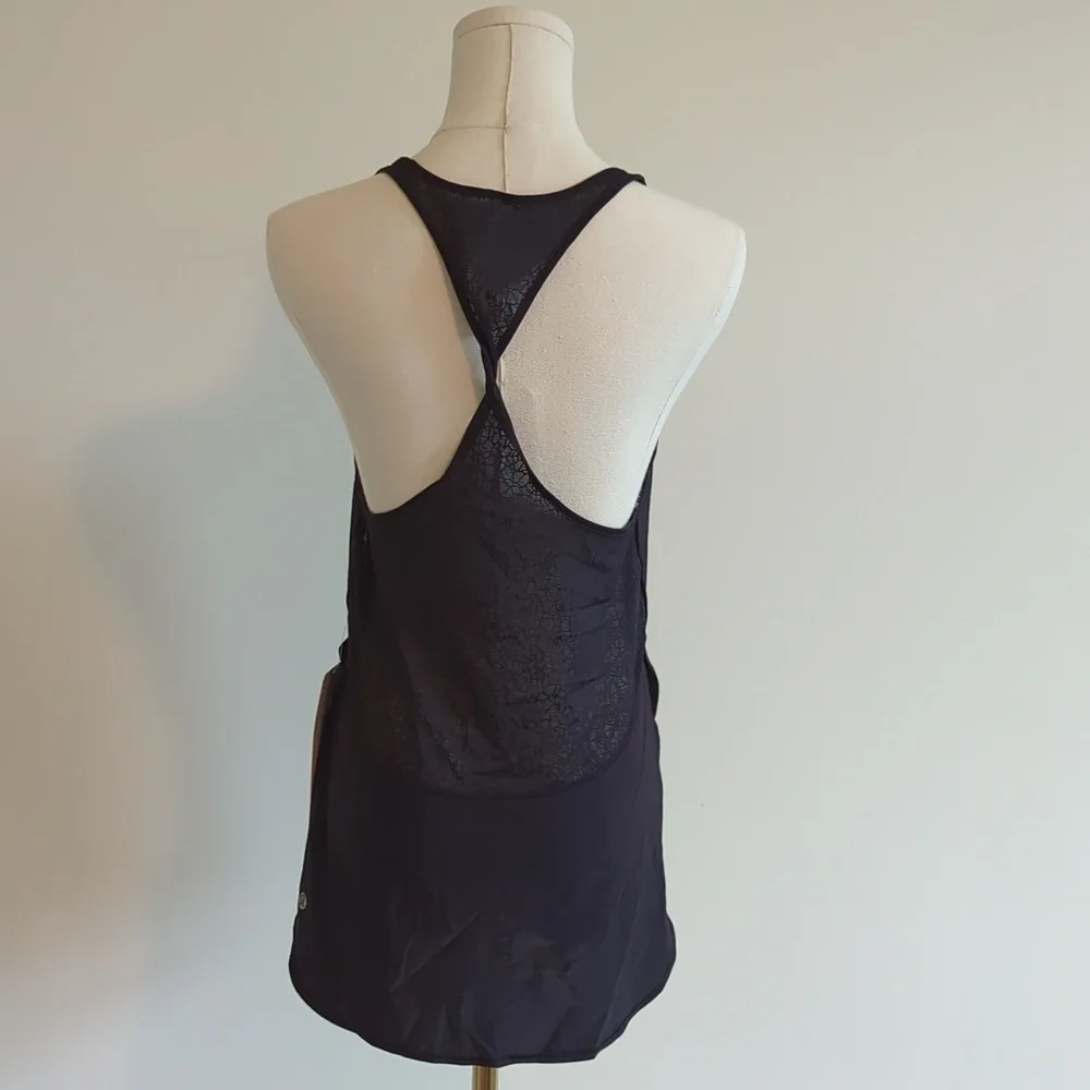 NWT Lululemon size 6 black twist and train tank - Picture 4 of 9